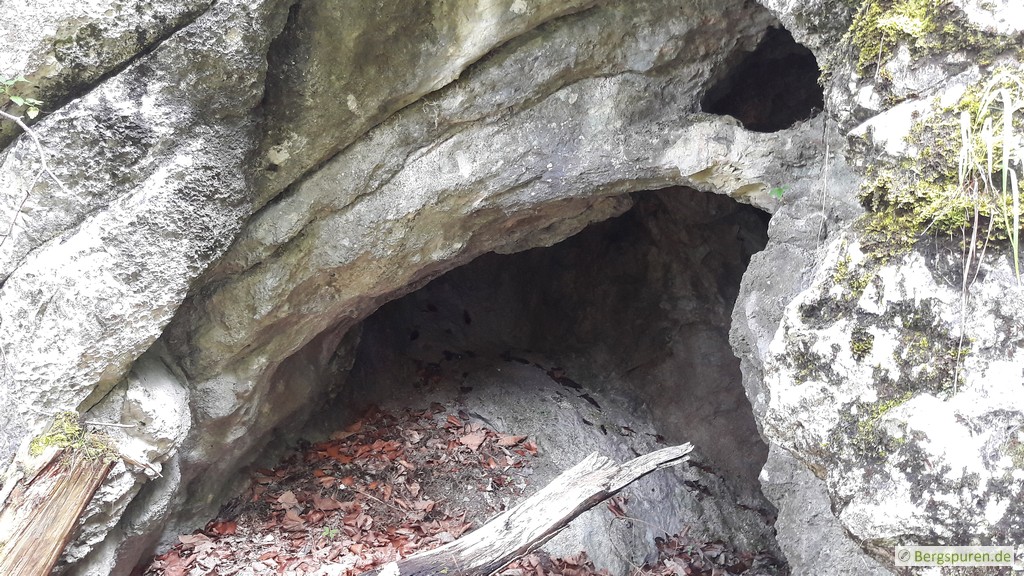Höhleneingang am Weittalsteig
